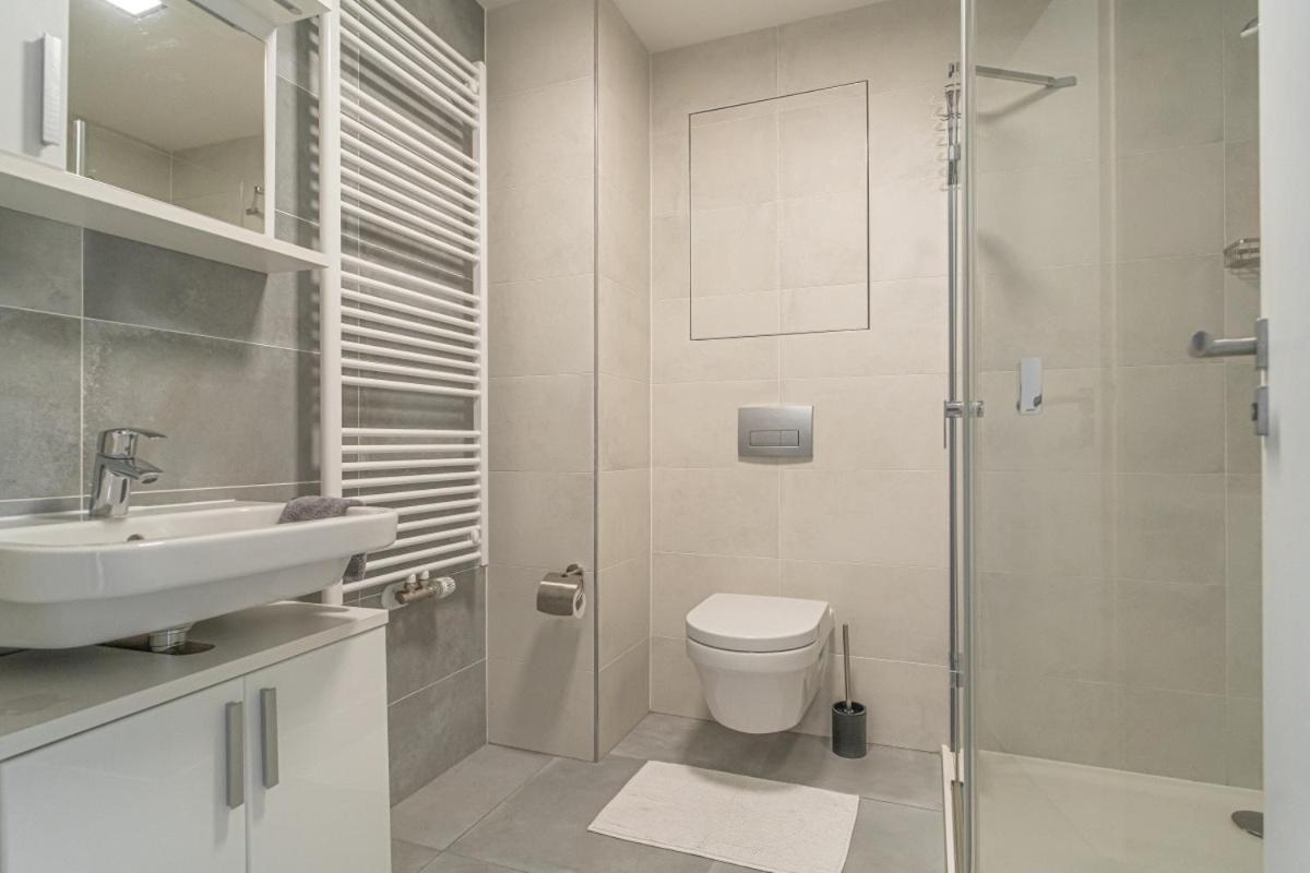 Apartment Karel With Garage Parking Prag Exterior foto