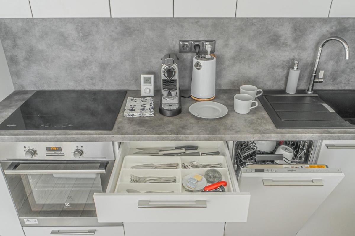 Apartment Karel With Garage Parking Prag Exterior foto