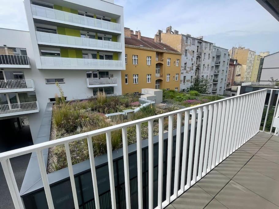 Apartment Karel With Garage Parking Prag Exterior foto