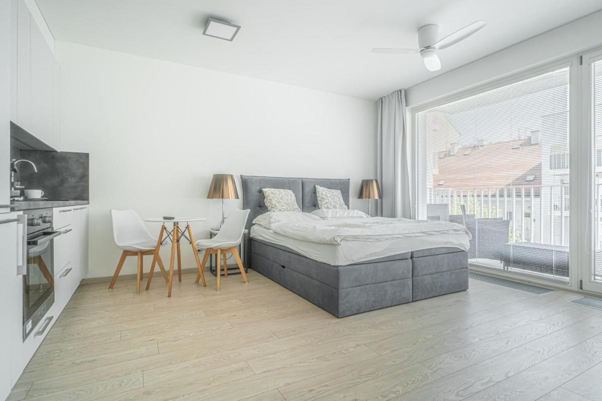 Apartment Karel With Garage Parking Prag Exterior foto
