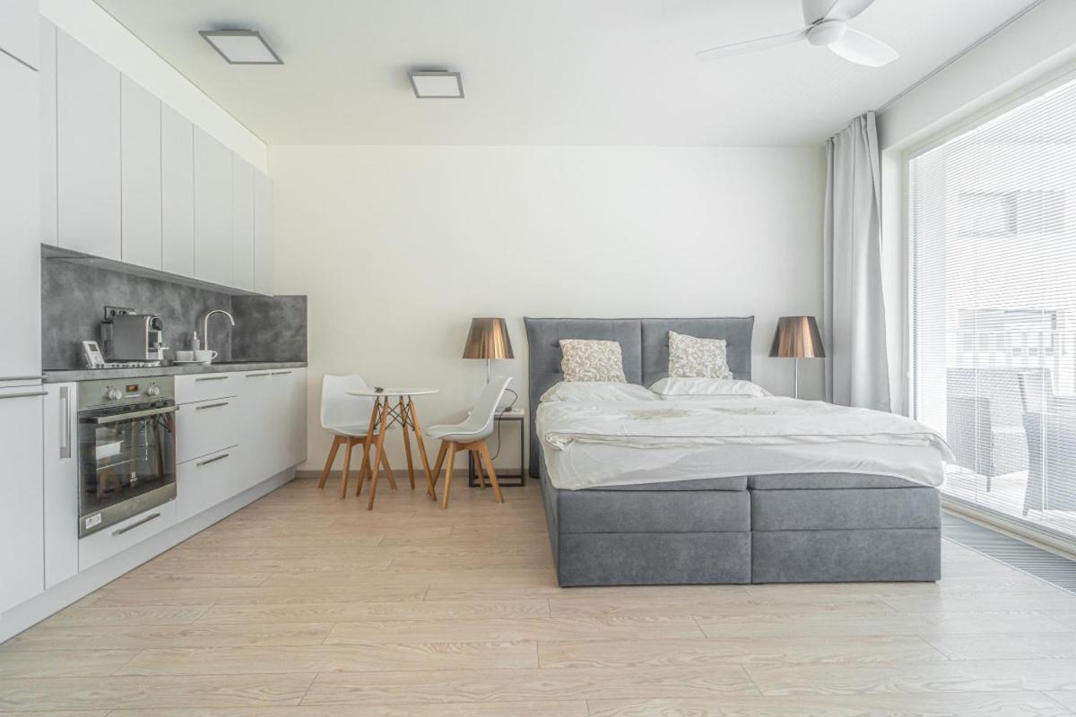 Apartment Karel With Garage Parking Prag Exterior foto
