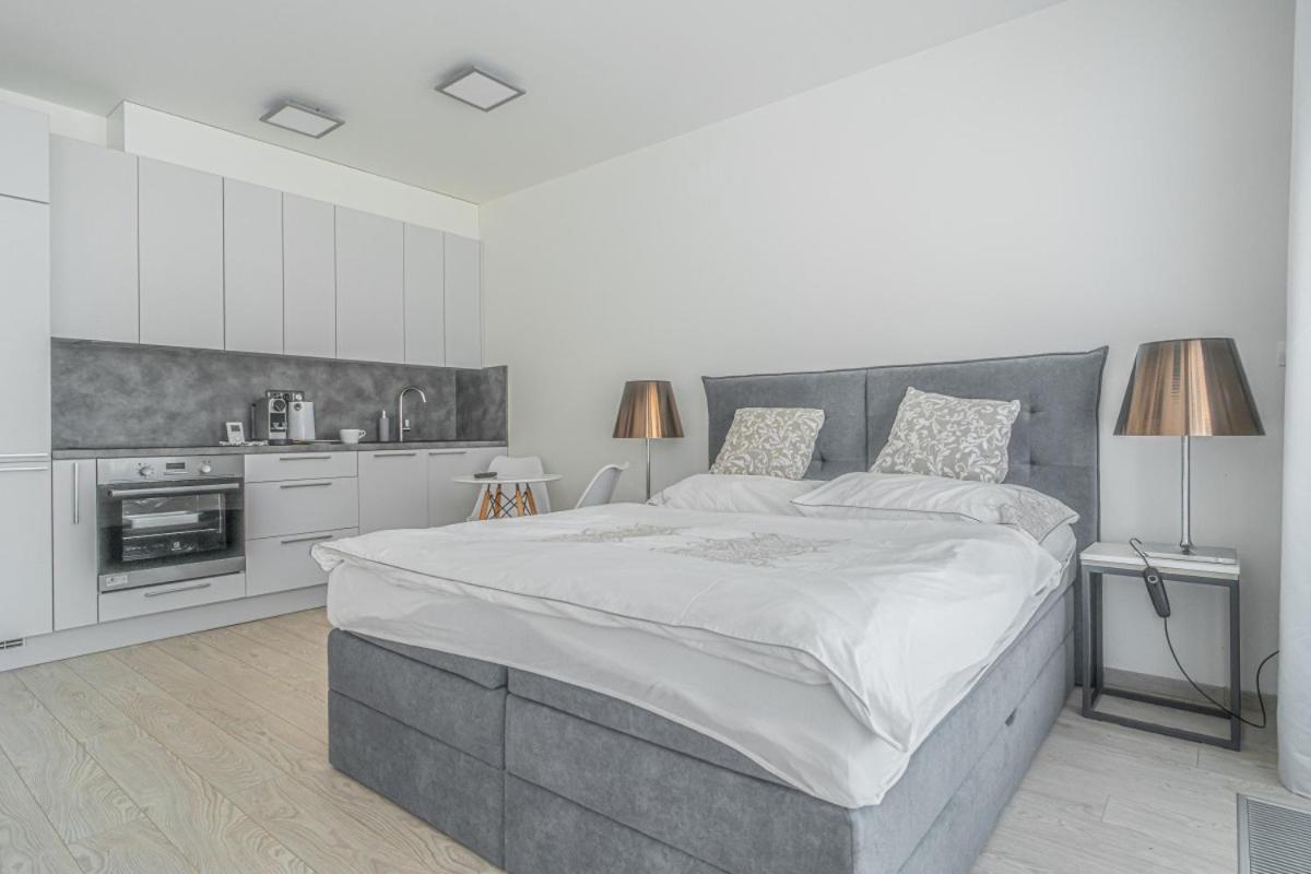 Apartment Karel With Garage Parking Prag Exterior foto