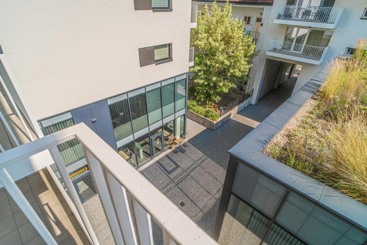 Apartment Karel With Garage Parking Prag Exterior foto